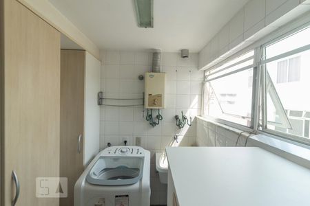 Apartamento à venda com 230m², 4 quartos e 2 vagas Apartamento à venda com 230m², 4 quartos e 2 vagasÁrea de Serviço