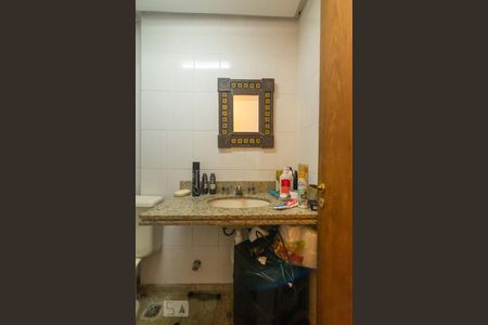 Apartamento à venda com 230m², 4 quartos e 2 vagas Apartamento à venda com 230m², 4 quartos e 2 vagasBanheiro da Suíte 2
