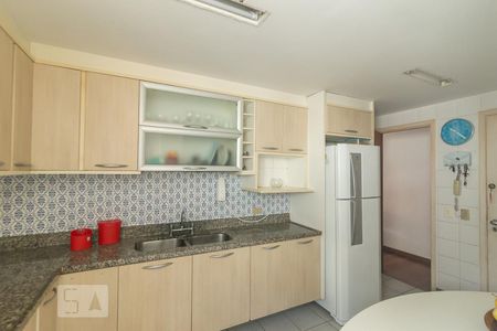 Apartamento à venda com 230m², 4 quartos e 2 vagas Apartamento à venda com 230m², 4 quartos e 2 vagasCozinha