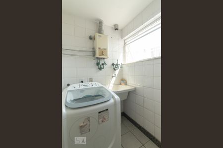 Apartamento à venda com 230m², 4 quartos e 2 vagas Apartamento à venda com 230m², 4 quartos e 2 vagasÁrea de Serviço