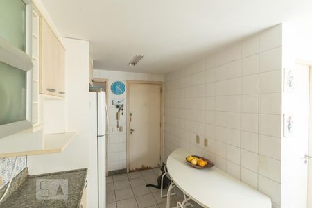 Apartamento à venda com 230m², 4 quartos e 2 vagas Apartamento à venda com 230m², 4 quartos e 2 vagasCozinha