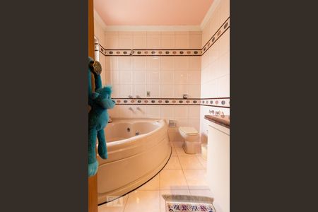 Casa à venda com 357m², 3 quartos e 7 vagasBanheiro Suite 2