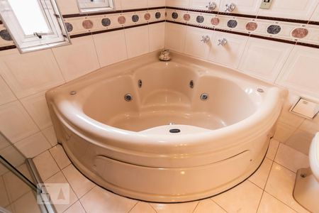 Casa à venda com 357m², 3 quartos e 7 vagasBanheiro Suite 2