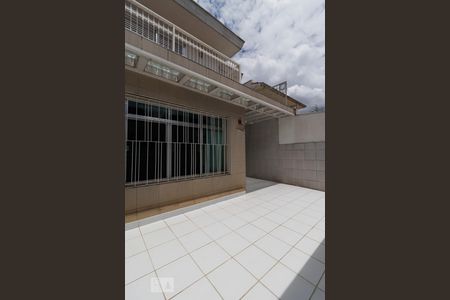 Casa à venda com 357m², 3 quartos e 7 vagasFachada