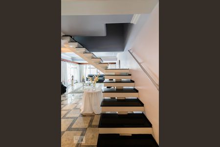 Casa à venda com 357m², 3 quartos e 7 vagasEscada