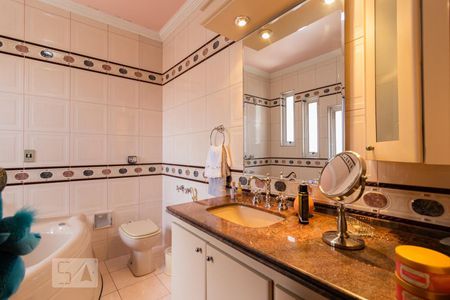 Casa à venda com 357m², 3 quartos e 7 vagasBanheiro Suite 2