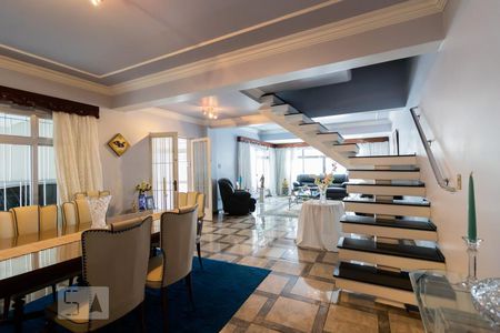 Casa à venda com 357m², 3 quartos e 7 vagasSala