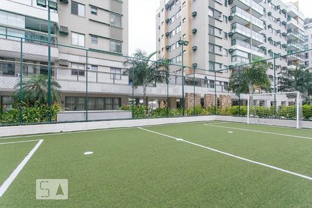 Apartamento à venda com 90m², 2 quartos e 1 vagaCampo de futebol
