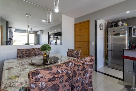 Apartamento à venda com 90m², 2 quartos e 1 vaga Apartamento à venda com 90m², 2 quartos e 1 vagaSala