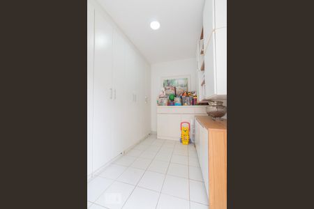 Casa à venda com 270m², 4 quartos e 2 vagasQuarto de Serviço