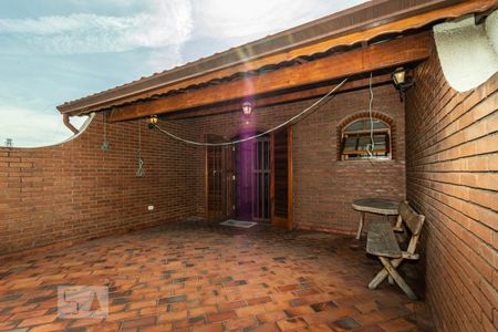 Casa à venda com 190m², 3 quartos e 2 vagas Casa à venda com 190m², 3 quartos e 2 vagasVaranda quarto suíte