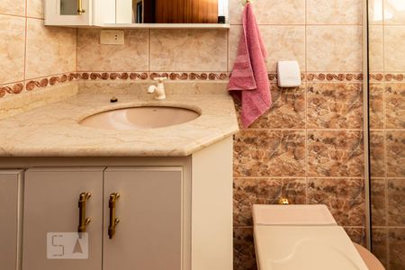 Casa à venda com 190m², 3 quartos e 2 vagas Casa à venda com 190m², 3 quartos e 2 vagasBanheiro