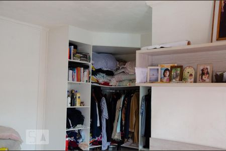 Casa à venda com 140m², 3 quartos e 2 vagasSuíte