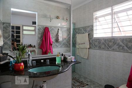 Casa à venda com 291m², 4 quartos e 2 vagasBanheiro da Suíte