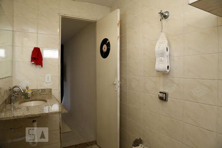 Casa à venda com 291m², 4 quartos e 2 vagasBanheiro da Suíte