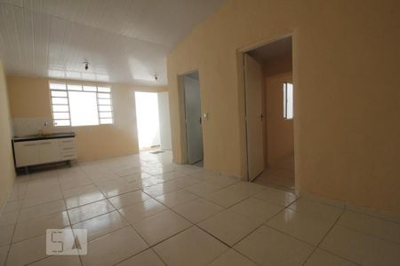Sala e cozinha de casa para alugar com 1 quarto, 42m² em Vila Sônia, São Paulo