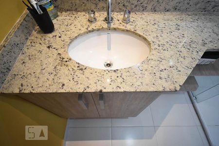 Apartamento para alugar com 84m², 2 quartos e 2 vagas Apartamento para alugar com 84m², 2 quartos e 2 vagasPia do banheiro da suíte 2