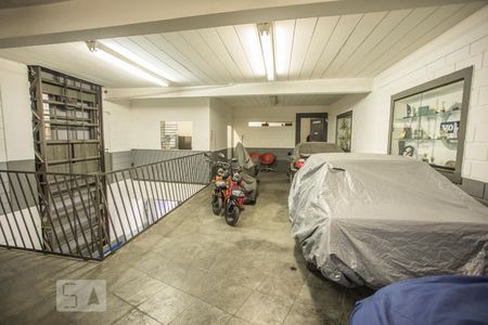 Apartamento à venda com 600m², 3 quartos e 1 vaga Apartamento à venda com 600m², 3 quartos e 1 vagaGaragem - Piso inferior