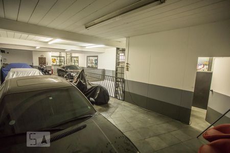 Apartamento à venda com 600m², 3 quartos e 1 vaga Apartamento à venda com 600m², 3 quartos e 1 vagaGaragem - Piso inferior