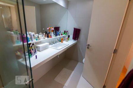 Apartamento à venda com 170m², 3 quartos e 3 vagasBanheiro da Suíte