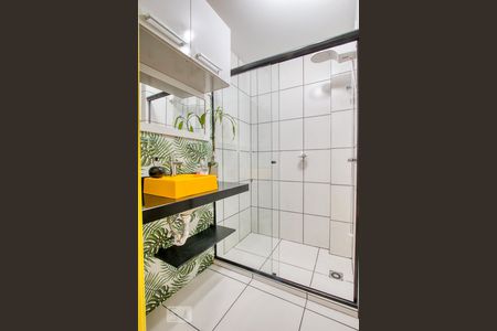 Banheiro de kitnet/studio para alugar com 1 quarto, 34m² em Centro, Curitiba