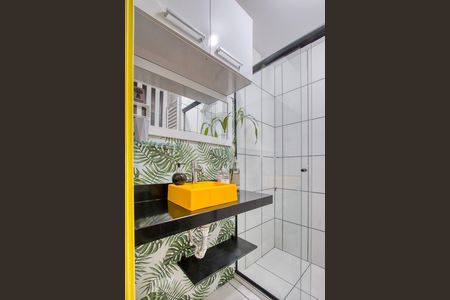 Banheiro de kitnet/studio para alugar com 1 quarto, 34m² em Centro, Curitiba