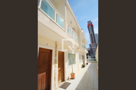Casa de condomínio para alugar com 150m², 3 quartos e 4 vagasFachada
