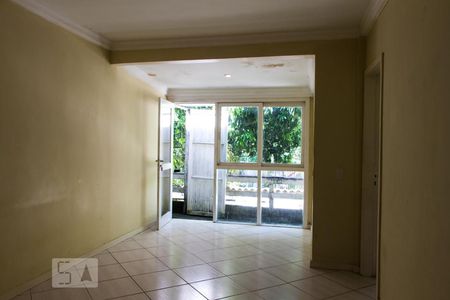 Sala de casa para alugar com 2 quartos, 60m² em Vargem Pequena, Rio de Janeiro