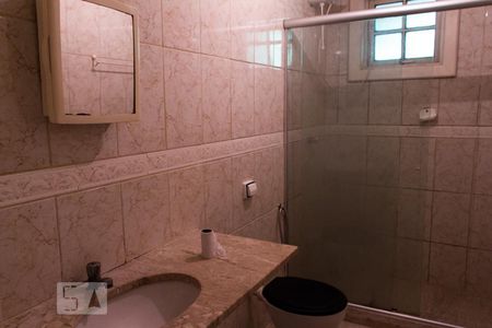 Banheiro de casa para alugar com 2 quartos, 60m² em Vargem Pequena, Rio de Janeiro