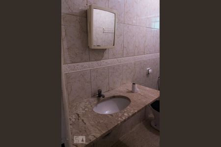 Casa para alugar com 60m², 2 quartos e sem vaga Casa para alugar com 60m², 2 quartos e sem vagaBanheiro