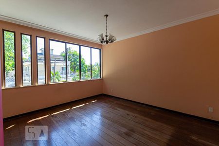 Sala de casa de condomínio à venda com 7 quartos, 420m² em São Francisco, Niterói