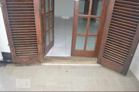 Casa à venda com 75m², 2 quartos e 1 vagaQuarto 2 com vista para a área de serviço