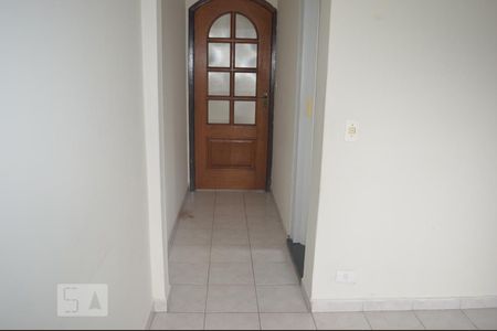 Casa à venda com 75m², 2 quartos e 1 vagacorredor sentido quarto 2 e banheiro