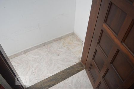 Casa à venda com 75m², 2 quartos e 1 vagaPequeno espaço ao lado da cozinha