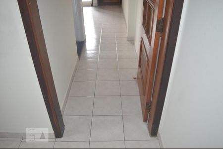 Casa à venda com 75m², 2 quartos e 1 vagaCorredor sentido quarto 1