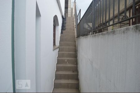 Casa à venda com 75m², 2 quartos e 1 vagaQuintal sentido área de serviço