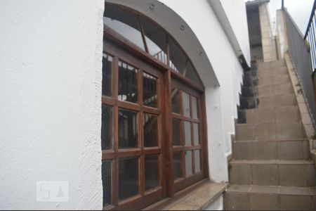 Casa à venda com 75m², 2 quartos e 1 vagaJanelas do primeiro andar