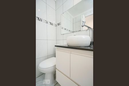 Apartamento para alugar com 50m², 2 quartos e 1 vaga Apartamento para alugar com 50m², 2 quartos e 1 vagaBanheiro social