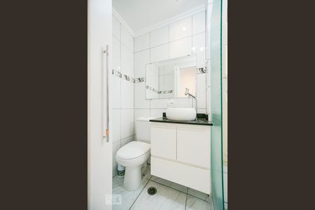Apartamento para alugar com 50m², 2 quartos e 1 vaga Apartamento para alugar com 50m², 2 quartos e 1 vagaBanheiro social