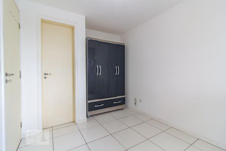 Quarto 2 de apartamento para alugar com 2 quartos, 47m² em Novo Mundo, Curitiba