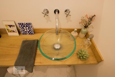 Apartamento à venda com 70m², 2 quartos e 1 vaga Apartamento à venda com 70m², 2 quartos e 1 vagaBanheiro