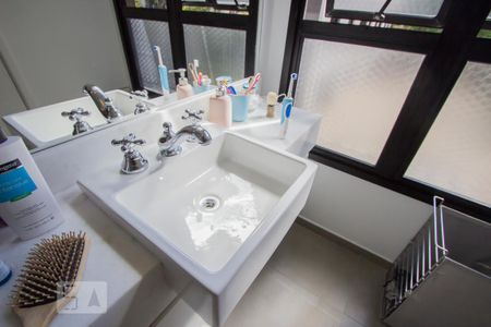 Apartamento à venda com 70m², 2 quartos e 1 vaga Apartamento à venda com 70m², 2 quartos e 1 vagaBanheiro Suíte