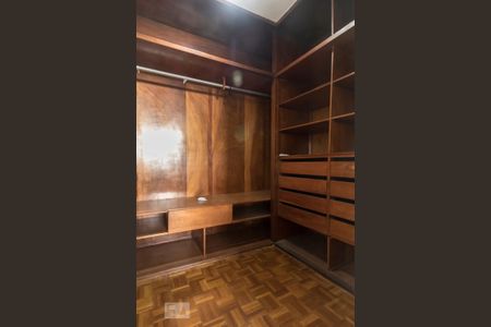 Apartamento para alugar com 157m², 4 quartos e 1 vaga Apartamento para alugar com 157m², 4 quartos e 1 vagaCloset da suíte