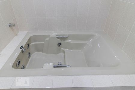 Apartamento para alugar com 157m², 4 quartos e 1 vaga Apartamento para alugar com 157m², 4 quartos e 1 vagaDetalhe banheiro