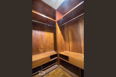 Apartamento para alugar com 157m², 4 quartos e 1 vaga Apartamento para alugar com 157m², 4 quartos e 1 vagaCloset da suíte