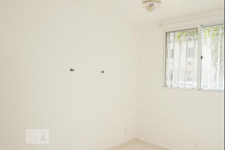Quarto 1 de apartamento para alugar com 2 quartos, 44m² em Vargem Pequena, Rio de Janeiro