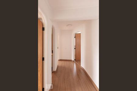 Corredor de apartamento para alugar com 3 quartos, 130m² em Higienópolis, São Paulo