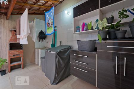 Casa à venda com 170m², 3 quartos e 2 vagas Casa à venda com 170m², 3 quartos e 2 vagasQuintal e Área de Serviço