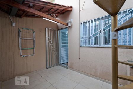 Casa à venda com 170m², 3 quartos e 2 vagas Casa à venda com 170m², 3 quartos e 2 vagasQuintal