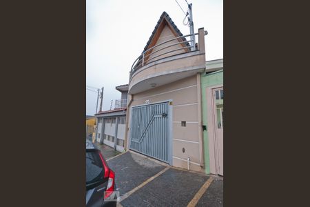 Casa à venda com 170m², 3 quartos e 2 vagas Casa à venda com 170m², 3 quartos e 2 vagasFachada